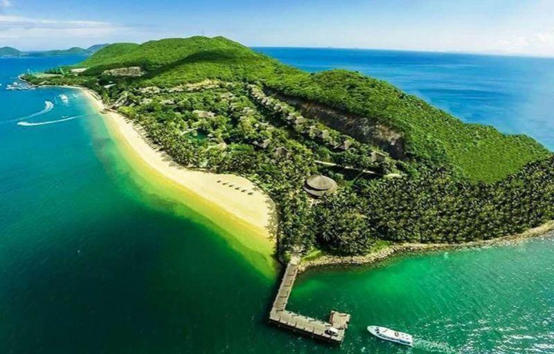 Hon Mun Island near Nha Trang, Vietnam with clear tropical waters.