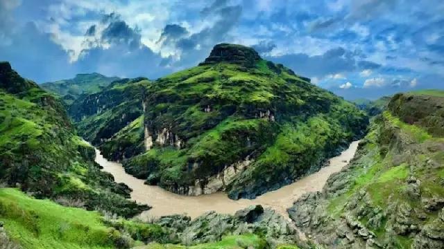 Mountain scenery near the Shahrar region.